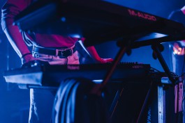 Porches im Karlstorbahnhof beim Queer Festival | The Postie 