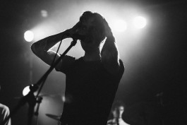 Porches im Karlstorbahnhof beim Queer Festival | The Postie 