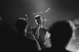 Porches im Karlstorbahnhof beim Queer Festival | The Postie 