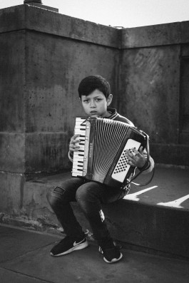 Straßenmusikant mit Akkordeon 