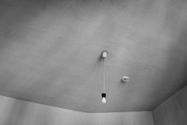 Glühbirne ohne Lampenschirm